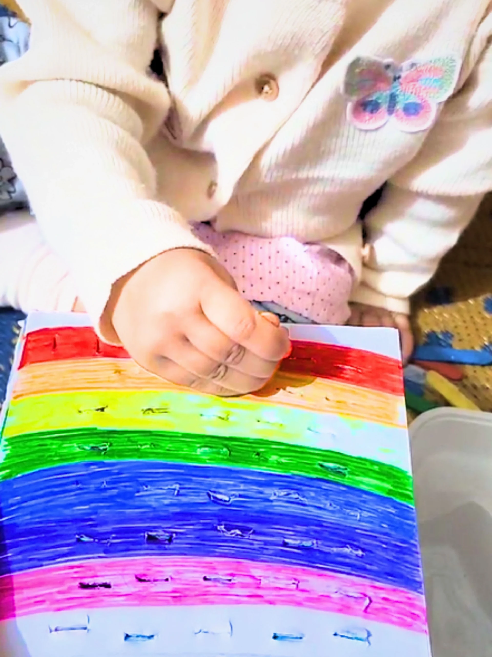 As toddlers hold the popsicles to sort them into the rainbow arrays, they naturally form the pincer grip. Practicing the pincer grip helps develop pre-writing skills and proper pencil-holding technique. 
